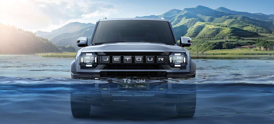 Jetour T2 i-DM Driving Through Water