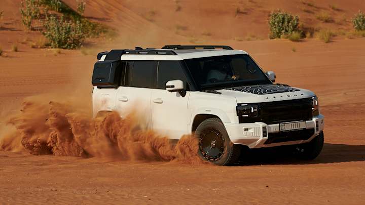 Jetour T2 i-DM 2025 hybrid SUV with 8-year/150,000 km battery warranty and 3-year/30,000 km service packages, ensuring long-t