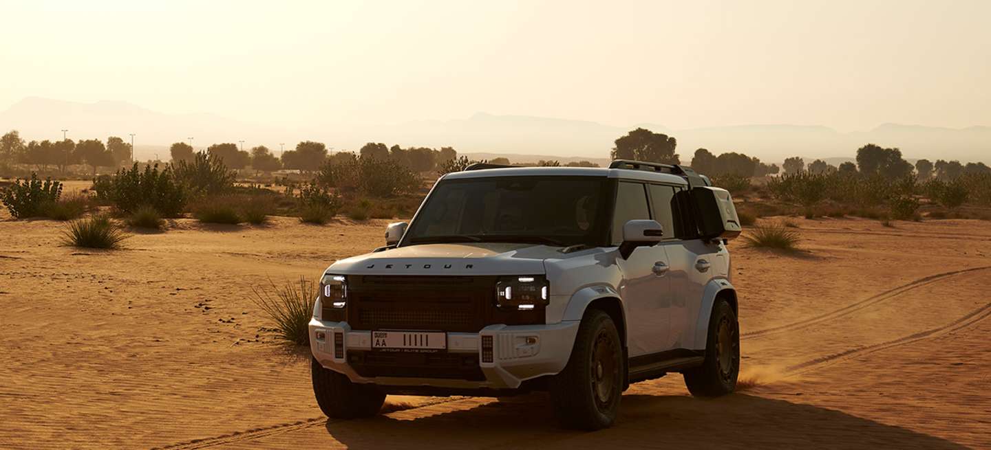 Jetour T2 i-DM 4x4 hybrid SUV , showcasing its powerful 600 HP engine, 910 Nm torque, and advanced hybrid technology.