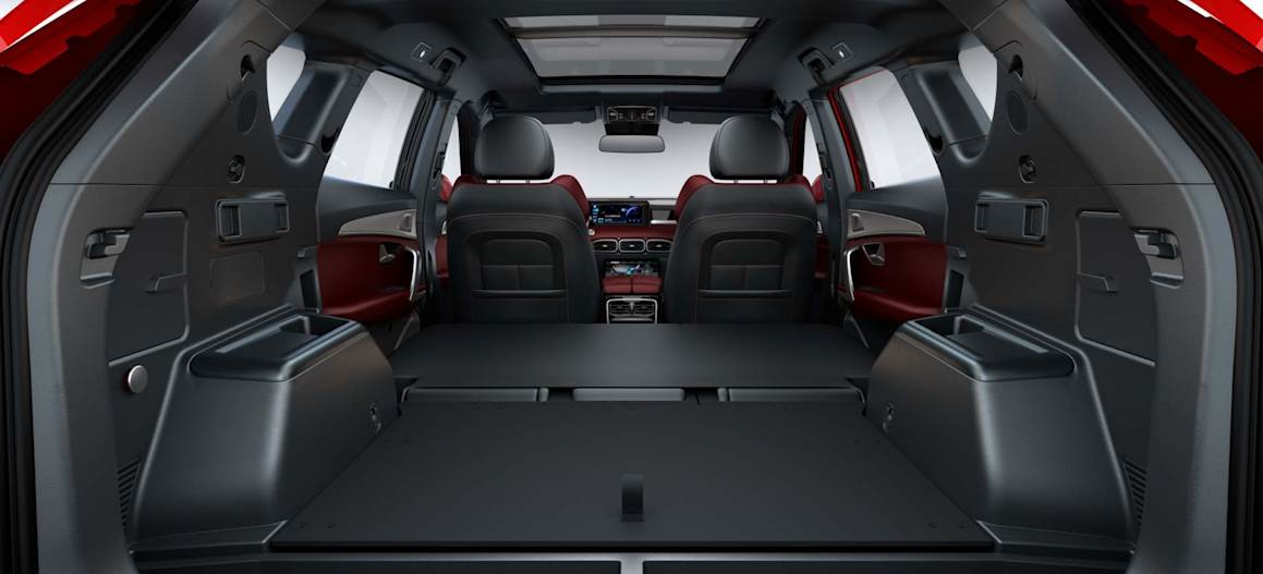 X70 Plus mart Infotainment and Advanced Connectivity 